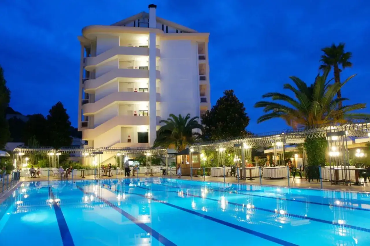 Hotel Mirasole International Gaeta vista esterna piscina spiaggia