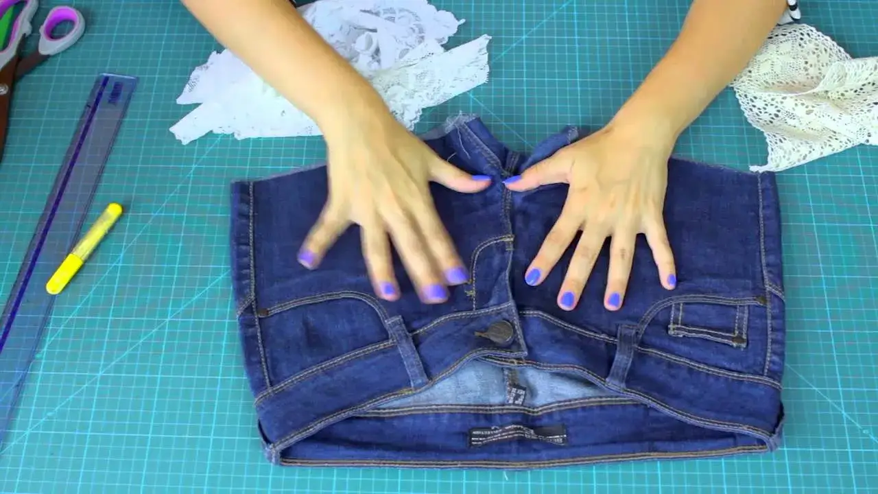 DIY przerabianie starych jeansów na szorty narzędzia