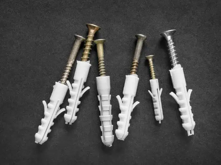 rodzaje kołków rozporowych do ścian