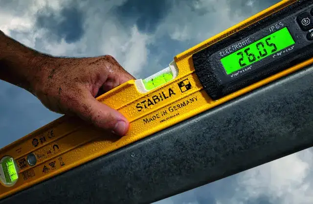 test dokładności poziomicy 180 stopni