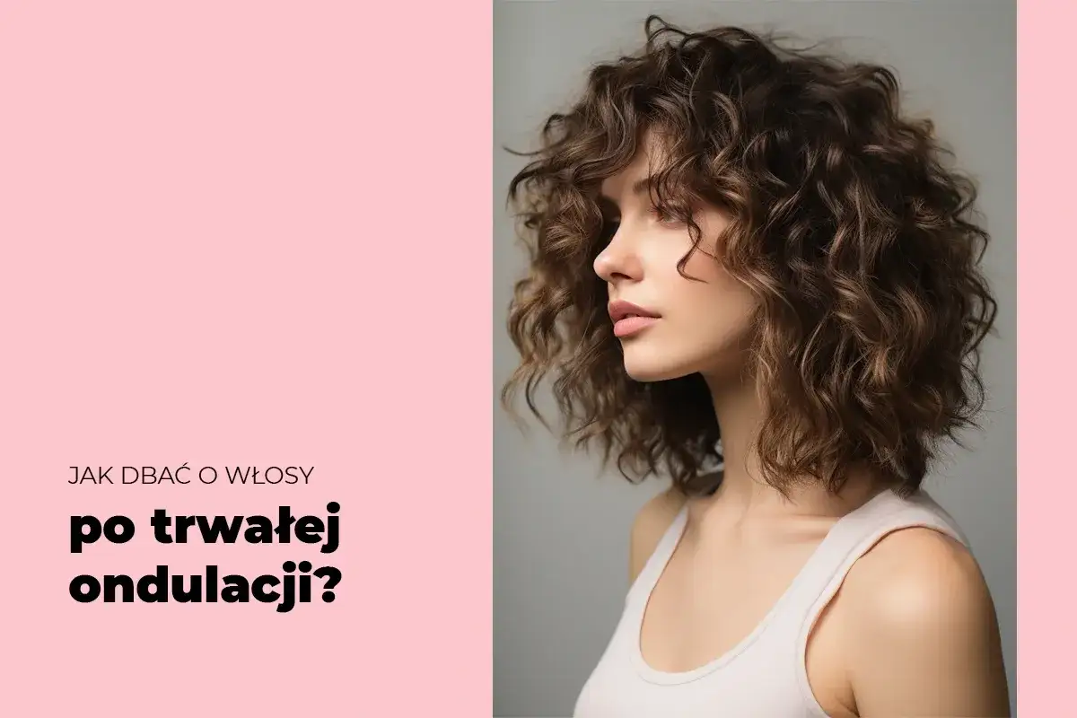 Piękna kobieta z kręconymi włosami po trwałej ondulacji. Dowiedz się, jak układać włosy po trwałej, by zachować ich piękny skręt.