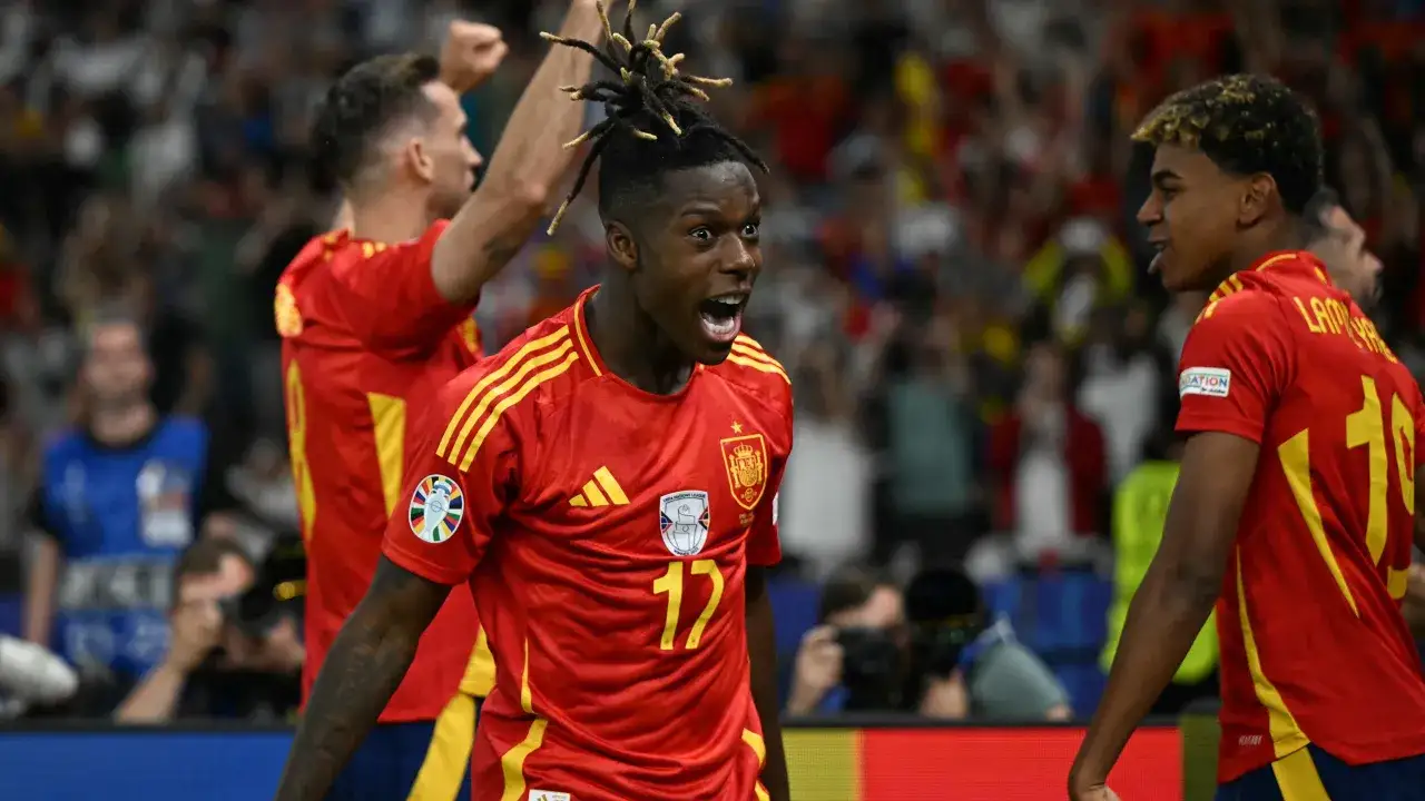 Reprezentacja Hiszpanii świętuje zwycięstwo Euro 2024