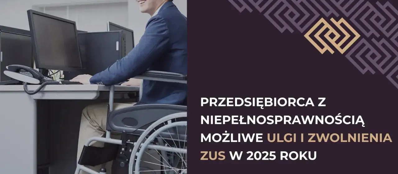 Przedsiębiorca na wózku inwalidzkim pracuje przy komputerze. Tekst informuje o przywilejach i ulgach dla osób z niepełnosprawnością w ZUS w 2025 roku.