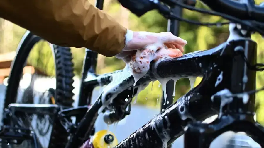 bezpieczna odległość lancy mycie roweru