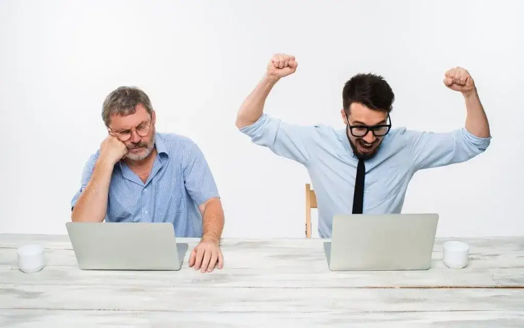 Zmotywowani pracownicy w biurze, sukces firmy