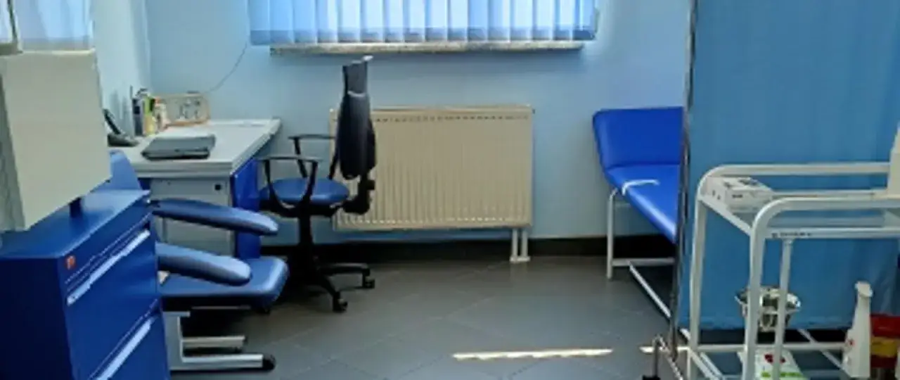 gabinet pielęgniarki szkolnej wnętrze
