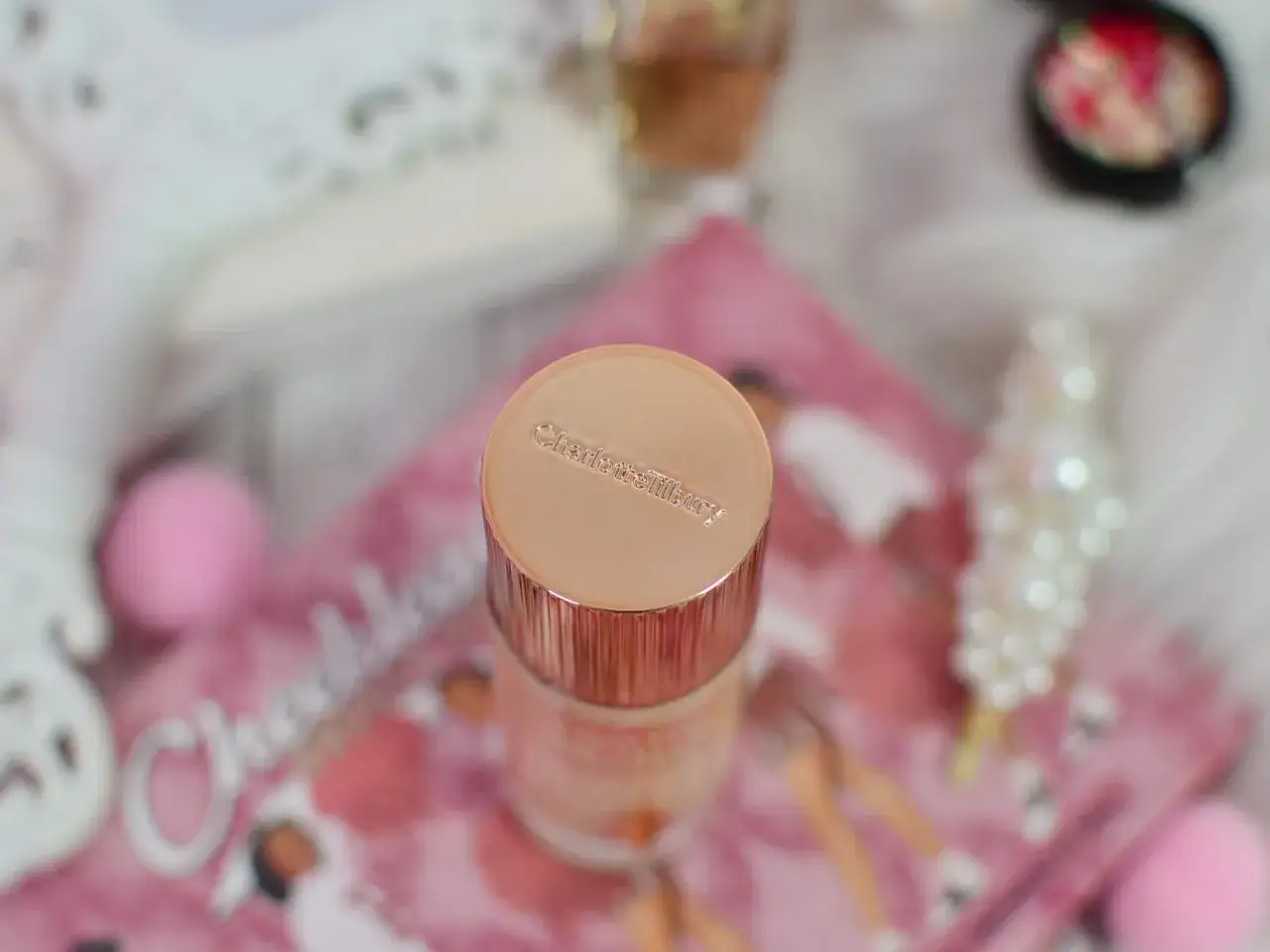 Charlotte Tilbury Hollywood Flawless Filter swatche odcieni