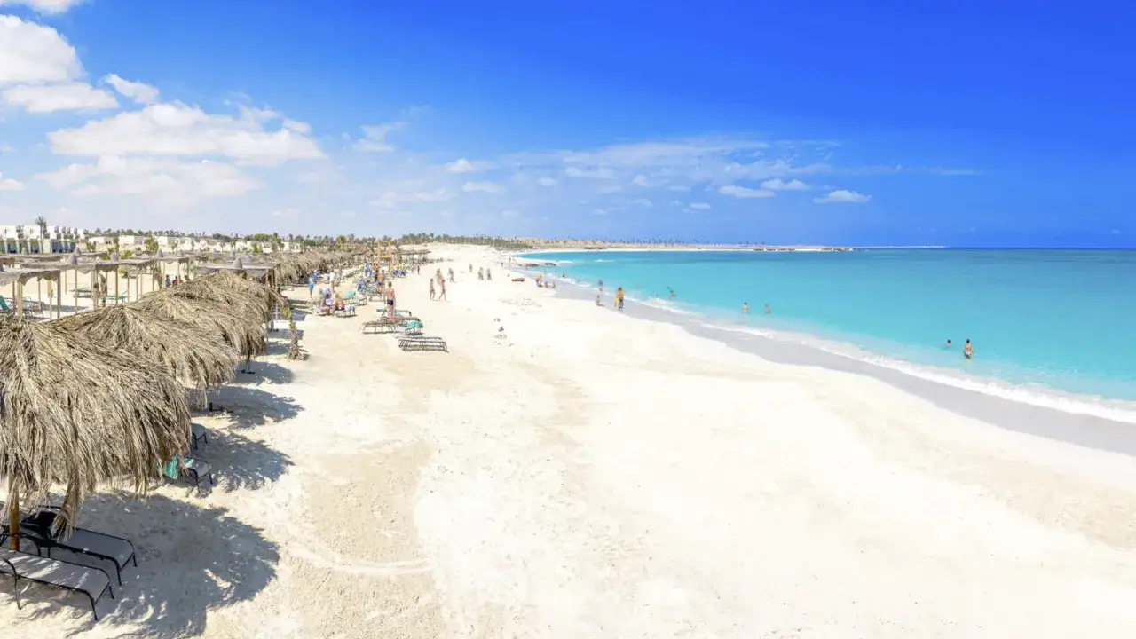 Piaszczysta plaża Morze Śródziemne Egipt