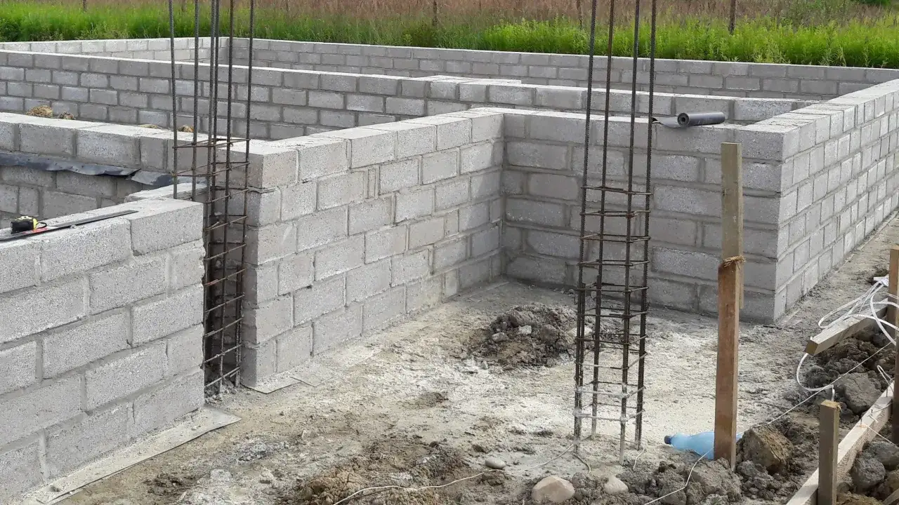 Typowe osiadanie budynku dom jednorodzinny vs biurowiec