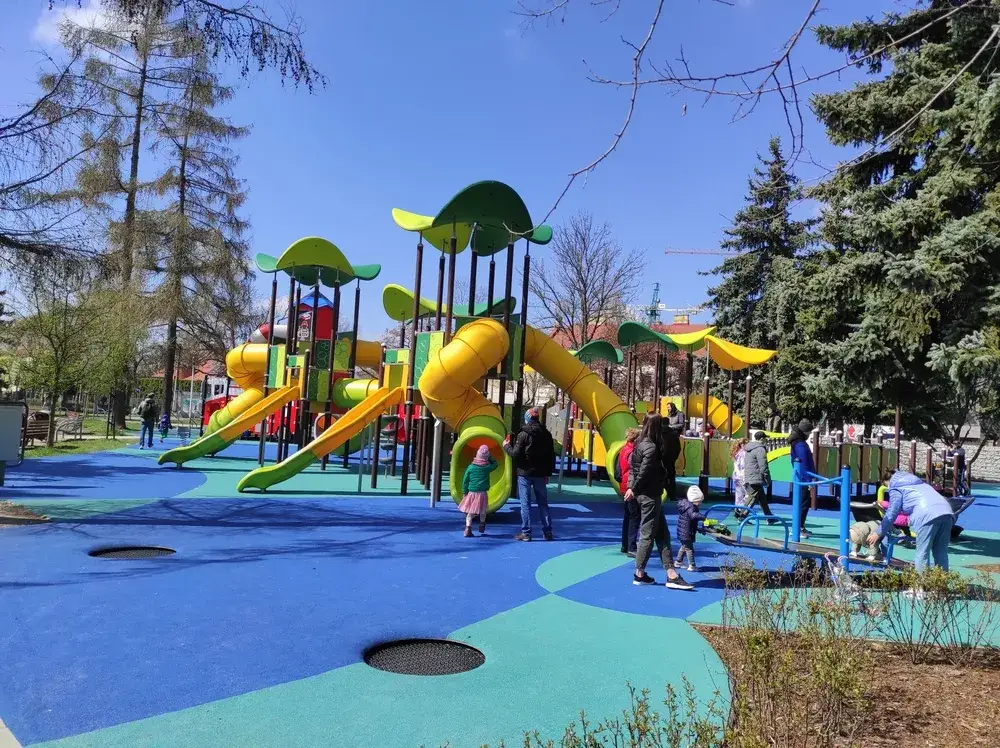 Zdjęcie Jakie atrakcje kryje park w Pruszkowie? Miejsca na rodzinny relaks