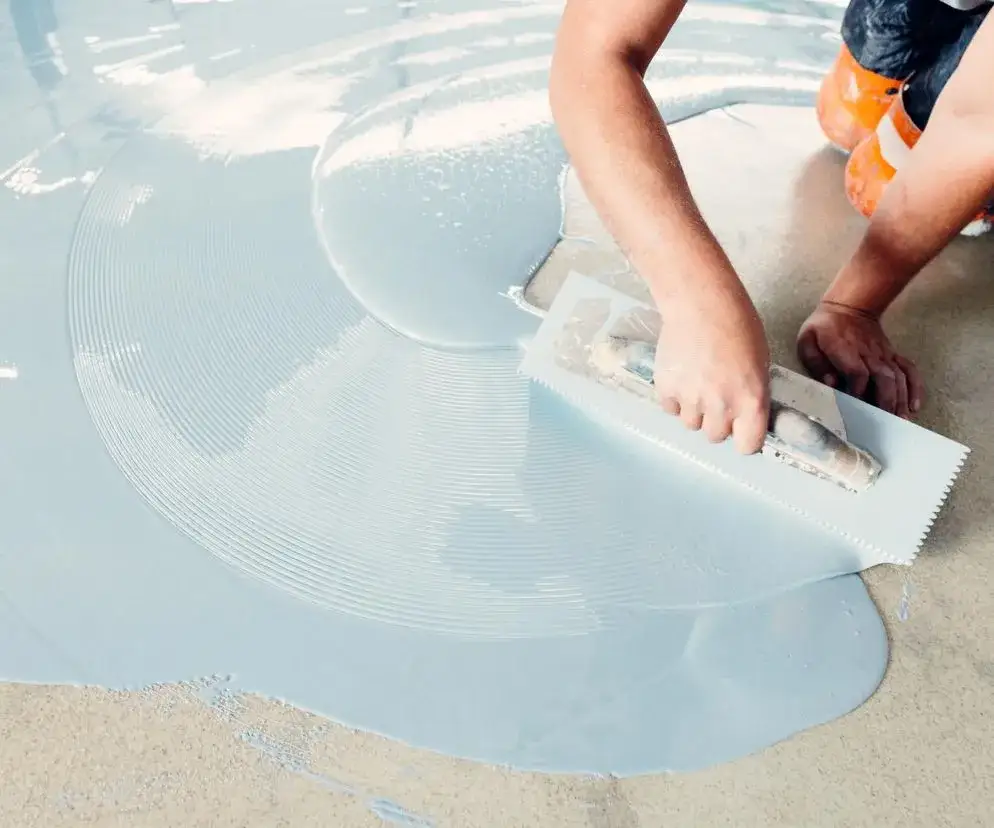 układanie wylewki samopoziomującej narzędzia