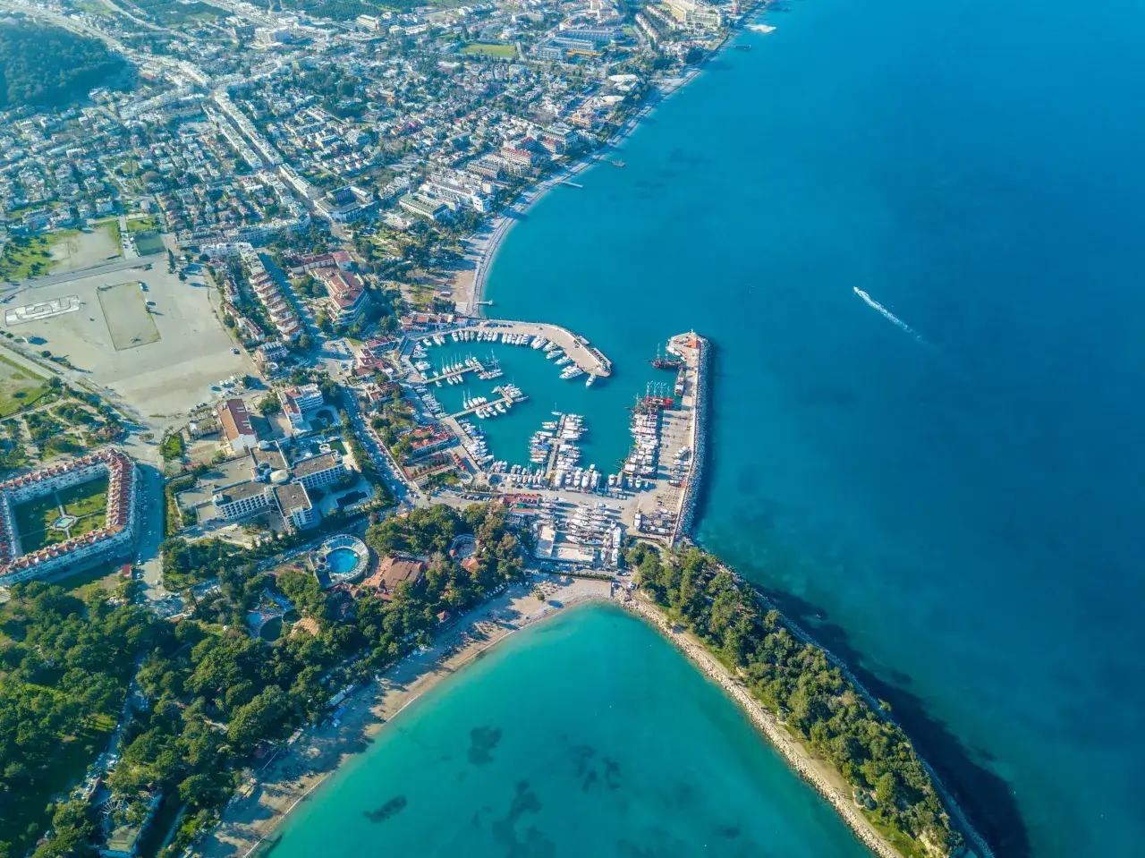 Kemer marina i g&oacute;ry Taurus