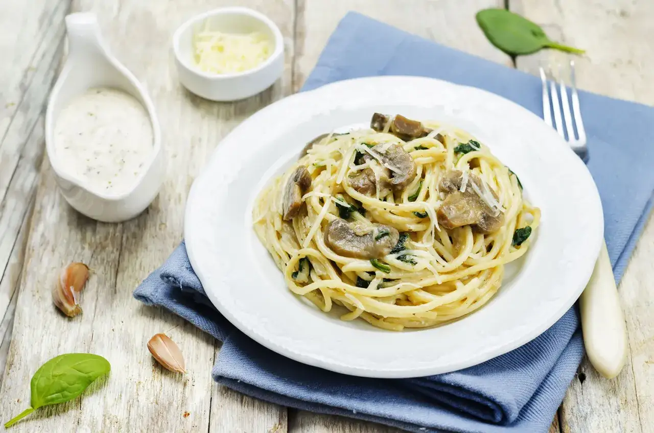 makaron bezglutenowy rozpadający się w sosie