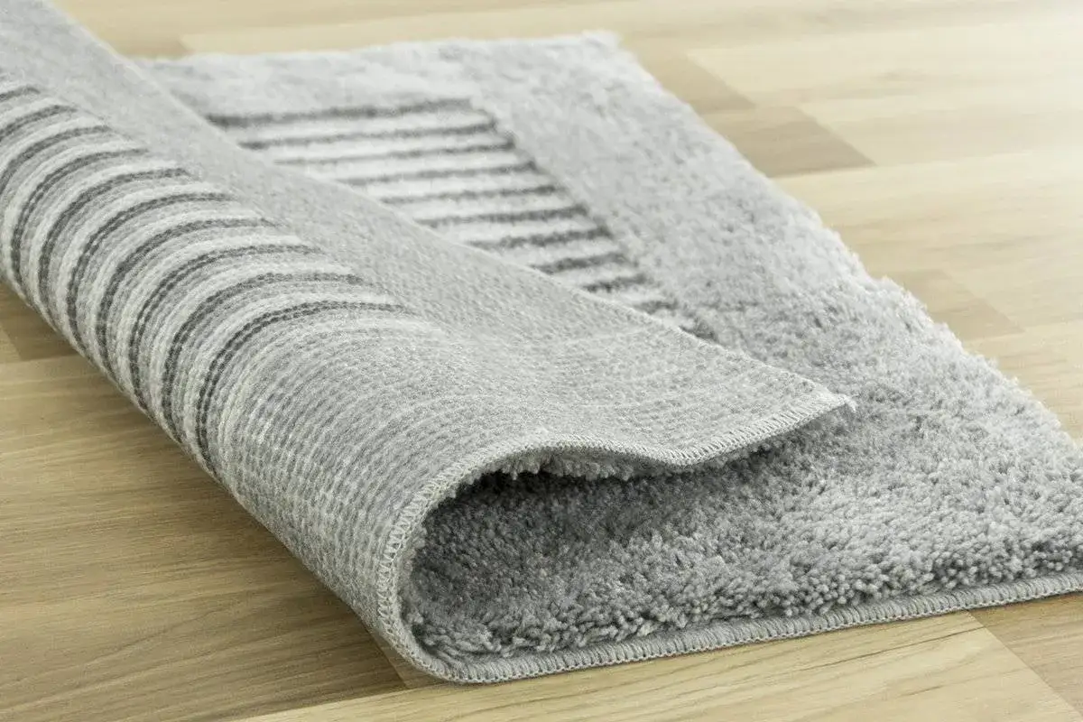 Zdjęcie Jakie kolory dywaników do szarej łazienki? 5 najlepszych opcji