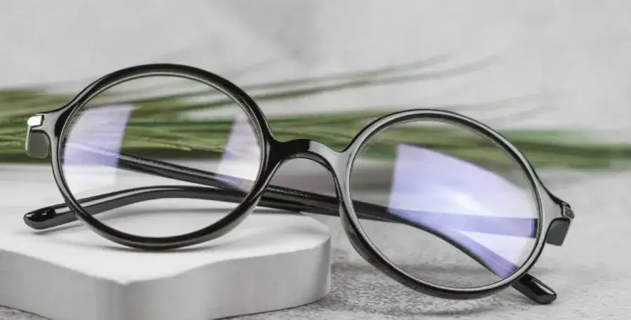 Okulary cylindryczne i soczewki toryczne