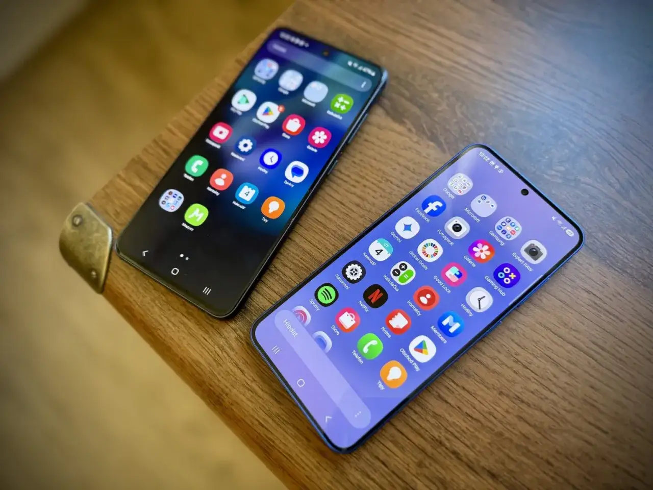 Szuflada aplikacji Samsung One UI