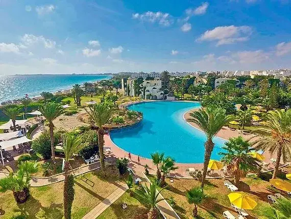 Zdjęcie Ile trwa lot z Warszawy do Tunezji? Sprawdź czas podróży i trasy