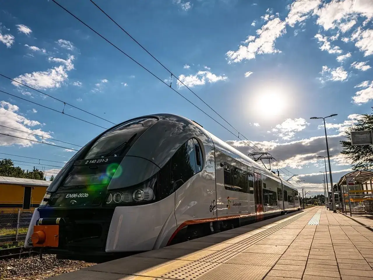 Zdjęcie Jak dojechać do Sandomierza pociągiem? Sprawdź połączenia i ceny