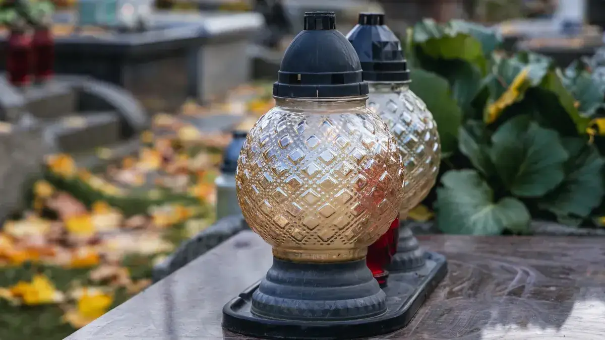 Zdjęcie Jak dojechać na cmentarz salwator kraków - sprawdź najlepsze opcje transportu