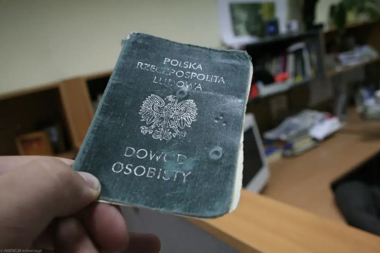 Zdjęcie Co zrobić ze starym dowodem osobistym, by uniknąć ryzyka kradzieży tożsamości?