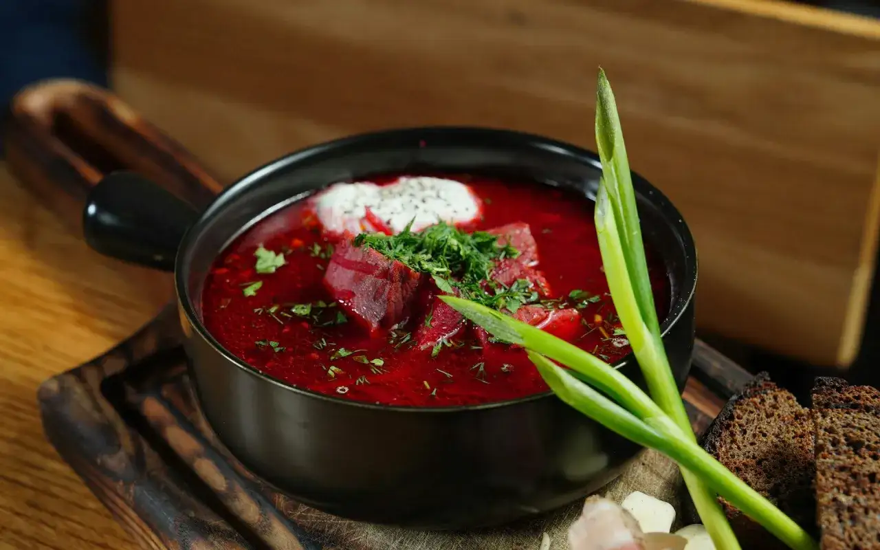 Zdjęcie Zupa buraczkowa jak u babci – przepis na smak dzieciństwa