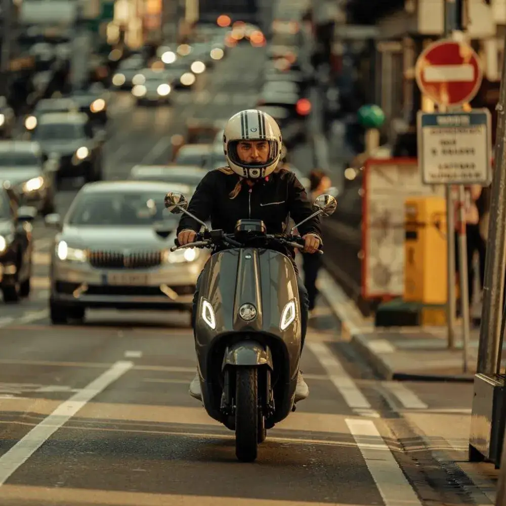 Zdjęcie Czy można jeździć motorowerem na dowód? Sprawdź, co musisz wiedzieć