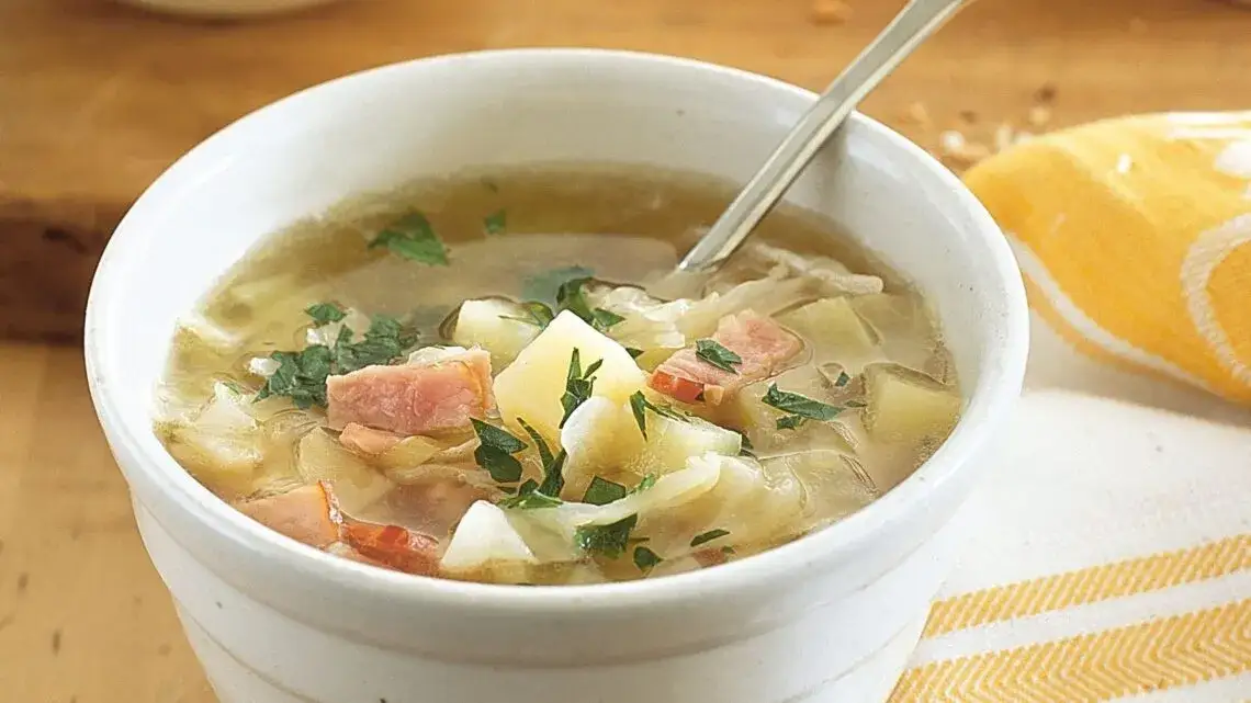 Zdjęcie Przepyszny kapuśniak krok po kroku: tradycyjny przepis bez błędów