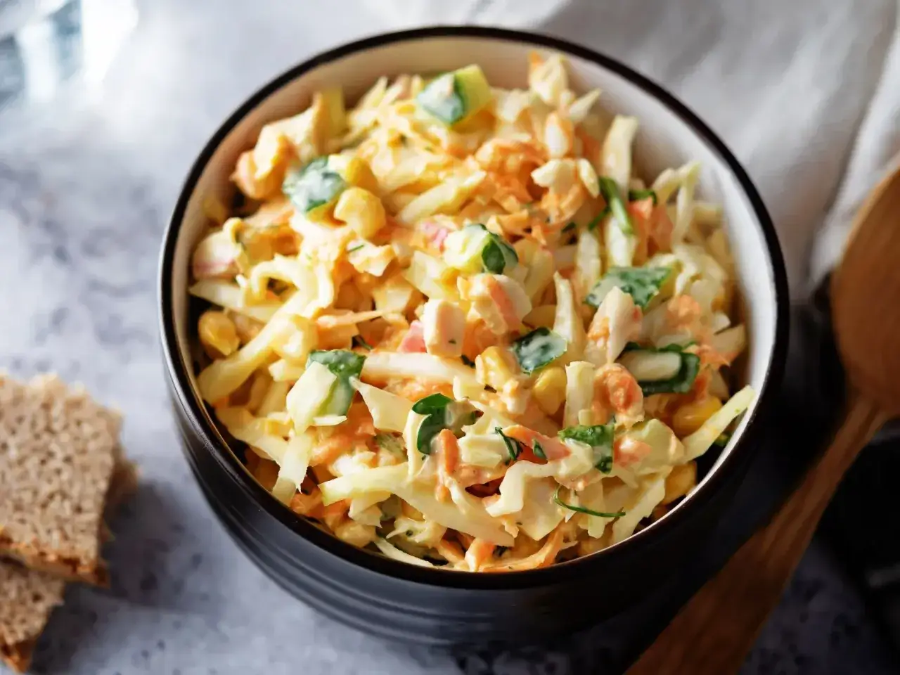 Zdjęcie Jaką surówkę do zrazów wybrać, by zachwycić gości smakiem?