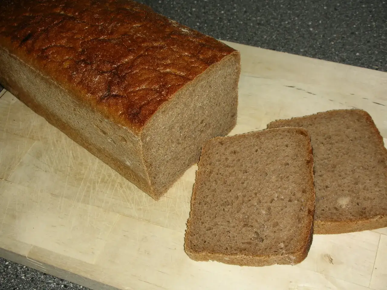 Zdjęcie Chleb razowy z jakiej mąki? Poznaj najlepsze opcje dla zdrowia