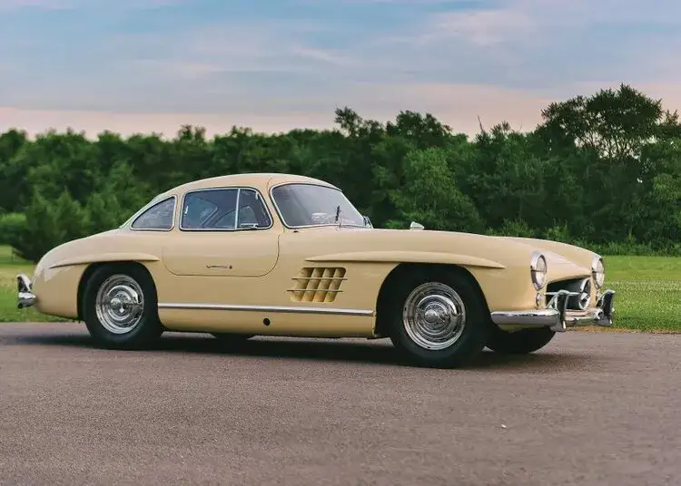 Mercedes 300 SL Gullwing na drodze