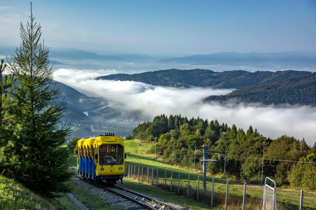 Mapa Polski z zaznaczoną Górą Żar i Międzybrodziem Żywieckim
