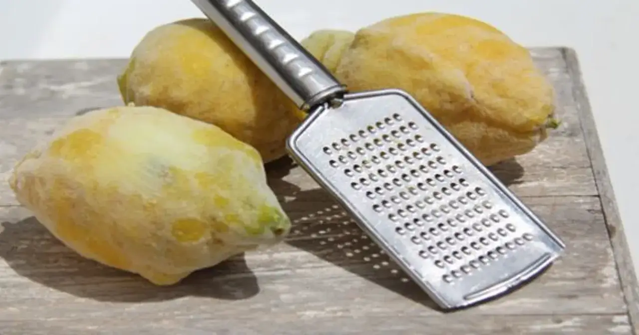 Trzy cytryny i tarka. Zastanawiasz się, ile jeść mrożonej cytryny?