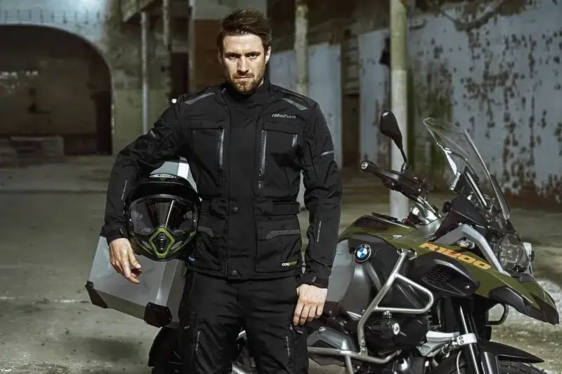 kurtka motocyklowa skórzana vs tekstylna porównanie