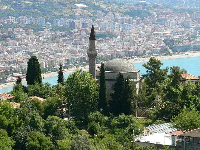 Meczet w Alanyi, widok z zewnątrz