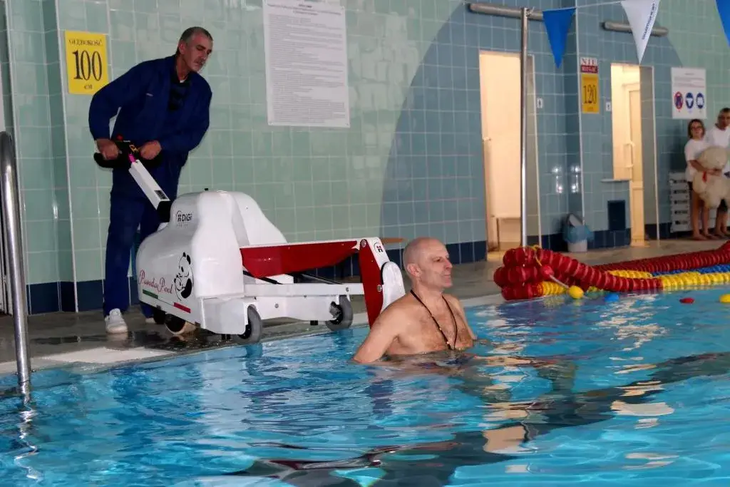 Zdjęcie Czy opiekun osoby niepełnosprawnej płaci za bilet? Sprawdź zasady!