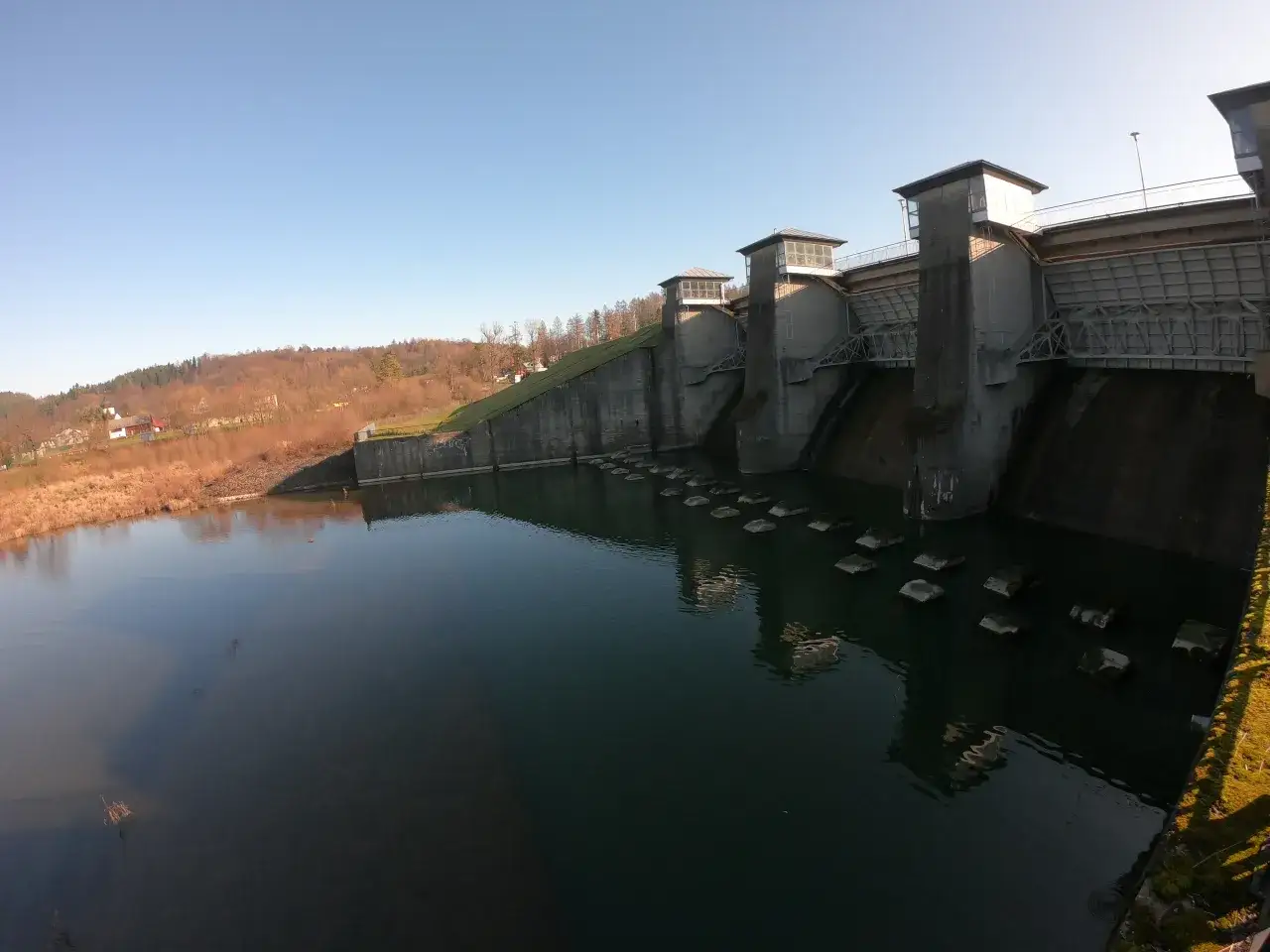 Elektrownia Wodna Myczkowce zapora widok og&oacute;lny