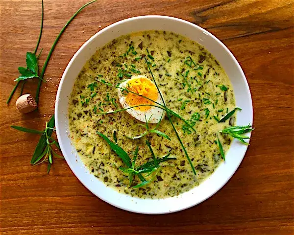 świeży szczaw i włoszczyzna do zupy