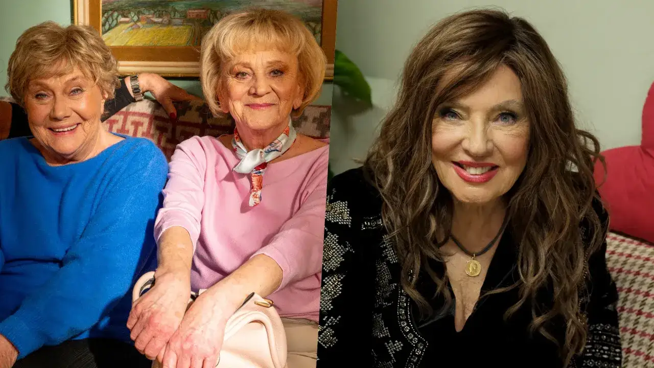 Trzy uśmiechnięte panie, dwie siedzące obok siebie w pastelowych sweterkach, jedna w czarnej, zdobionej kreacji. Fani zastanawiają się, co dalej z serialem M jak miłość.