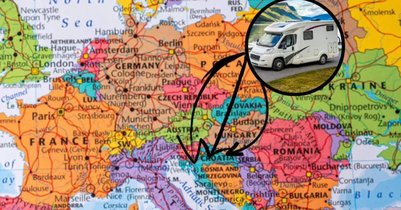 Mapa Europy z zaznaczoną trasą kampera do Chorwacji. Zastanawiasz się, ile godzin jedzie się do Chorwacji?