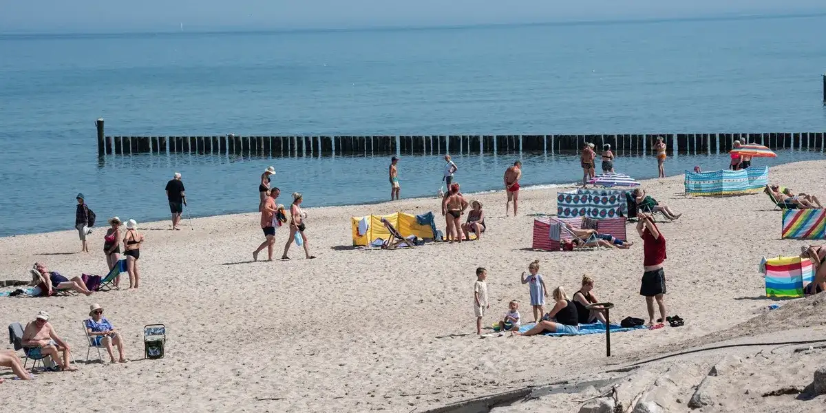 planowanie budżetu wakacyjnego nad morzem oszczędności