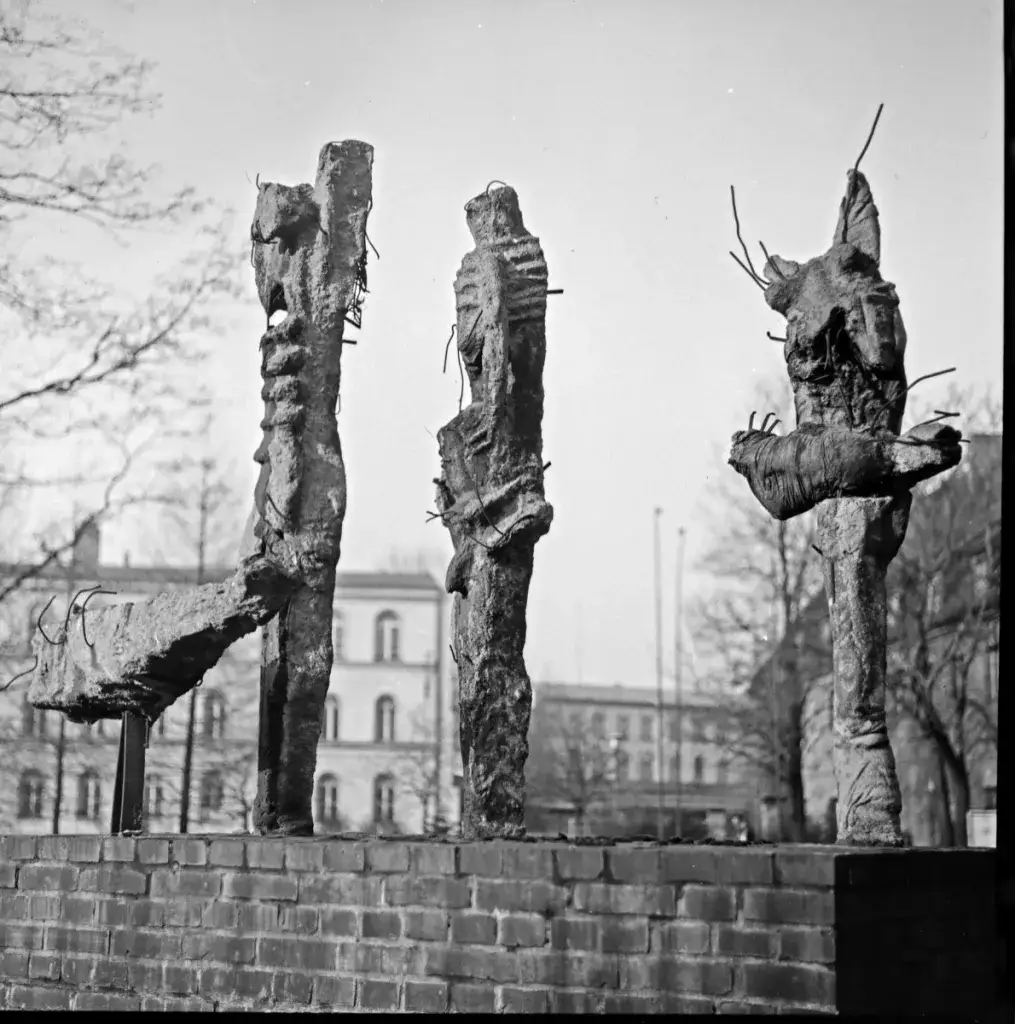 Zdjęcie Władysław Hasior rzeźby: unikatowe dzieła, ich znaczenie i miejsca, gdzie je zobaczyć