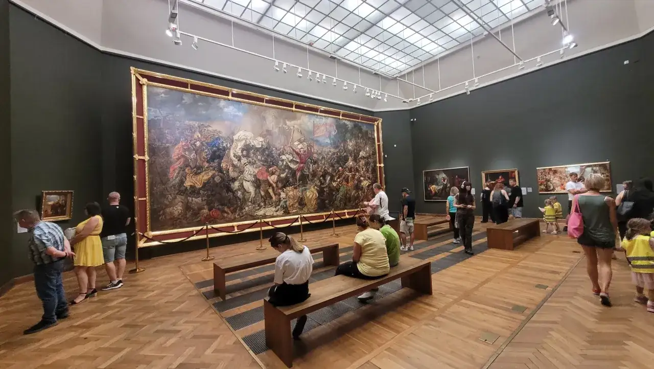 Wnętrze Muzeum Narodowego w Warszawie z Bitwą pod Grunwaldem