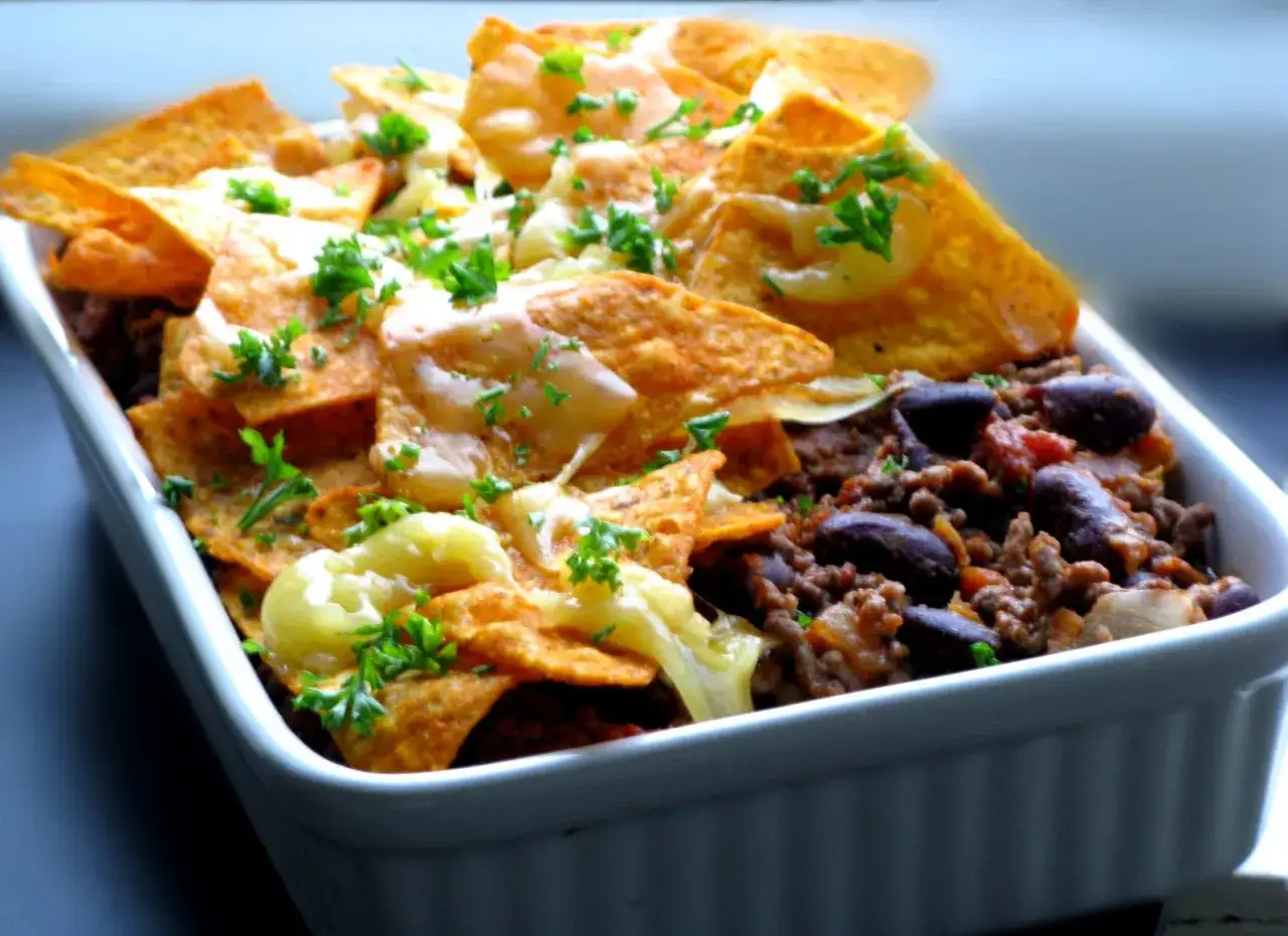 Zapiekanka z nachosami gotowa do podania