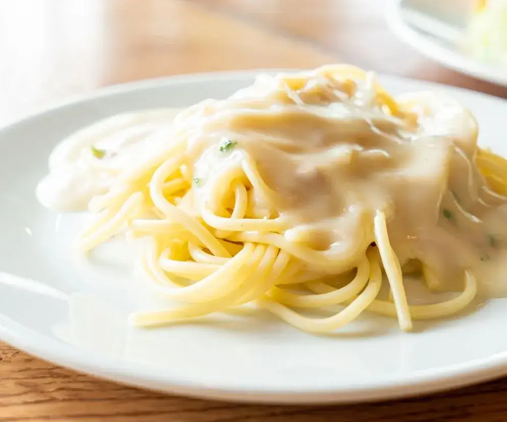 składniki na biały sos do spaghetti