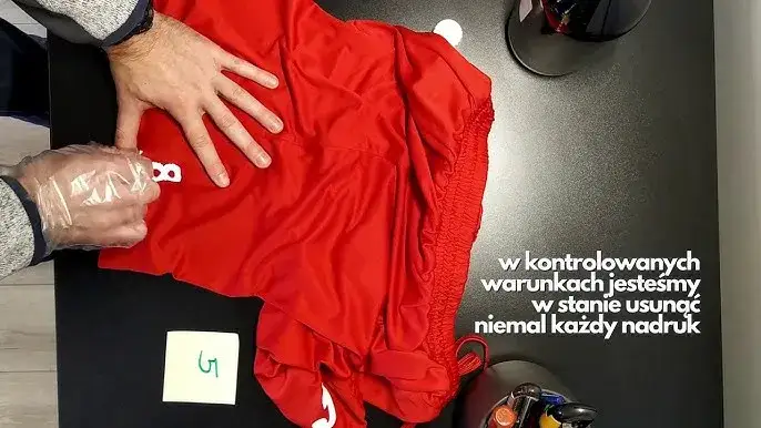 jak usunąć naprasowankę z ubrania