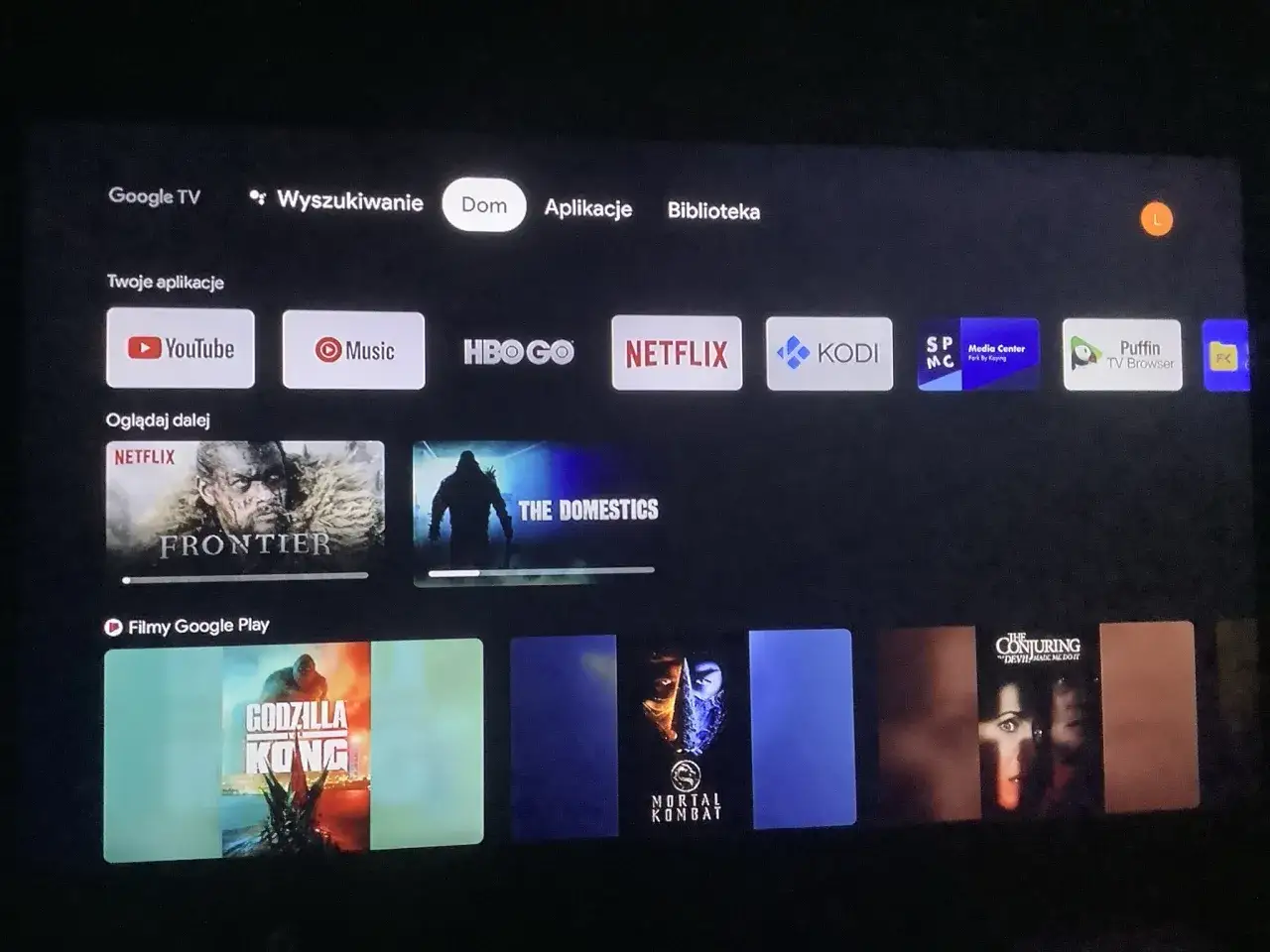 Ekran Google TV z aplikacjami: YouTube, Netflix, HBO GO. Zobaczysz tu też filmy, jak ściągnąć aplikację na telewizor.