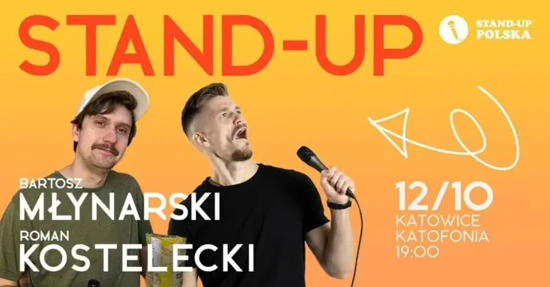 stand-uper na scenie z mikrofonem w polskim klubie komediowym