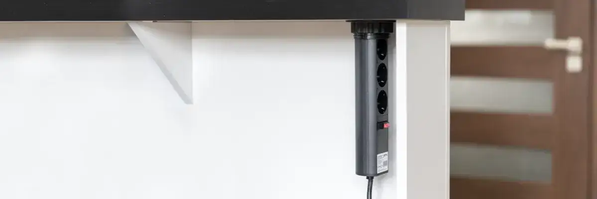 Zdjęcie Jak zamontować gniazdko w lamelach bez błędów i z zachowaniem bezpieczeństwa