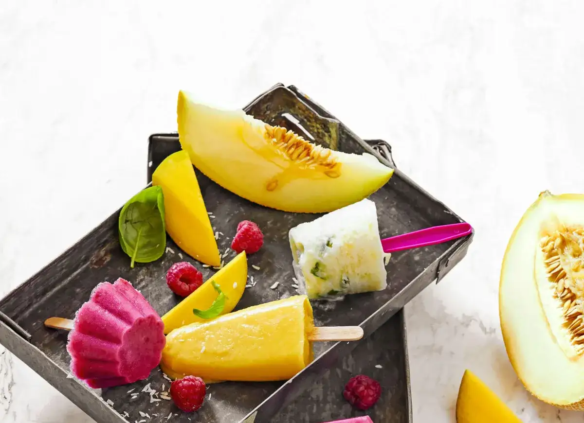 Letnie orzeźwienie: domowe lody na patyku z mango, malin i melona. Pyszne i zdrowe!