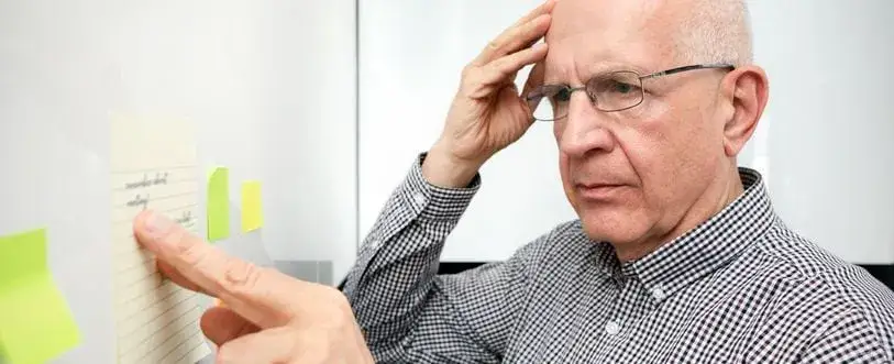 Senior z problemami z pamięcią